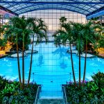 La-mall-in-costum-de-baie-Therme-Bucuresti